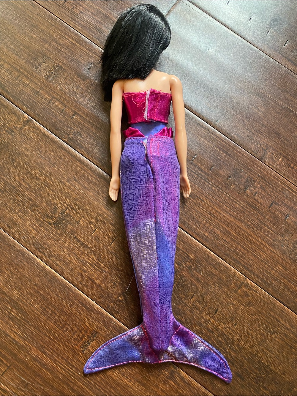 2 Swim Barbies with 2 mermaid outfits - Picture 12 of 14